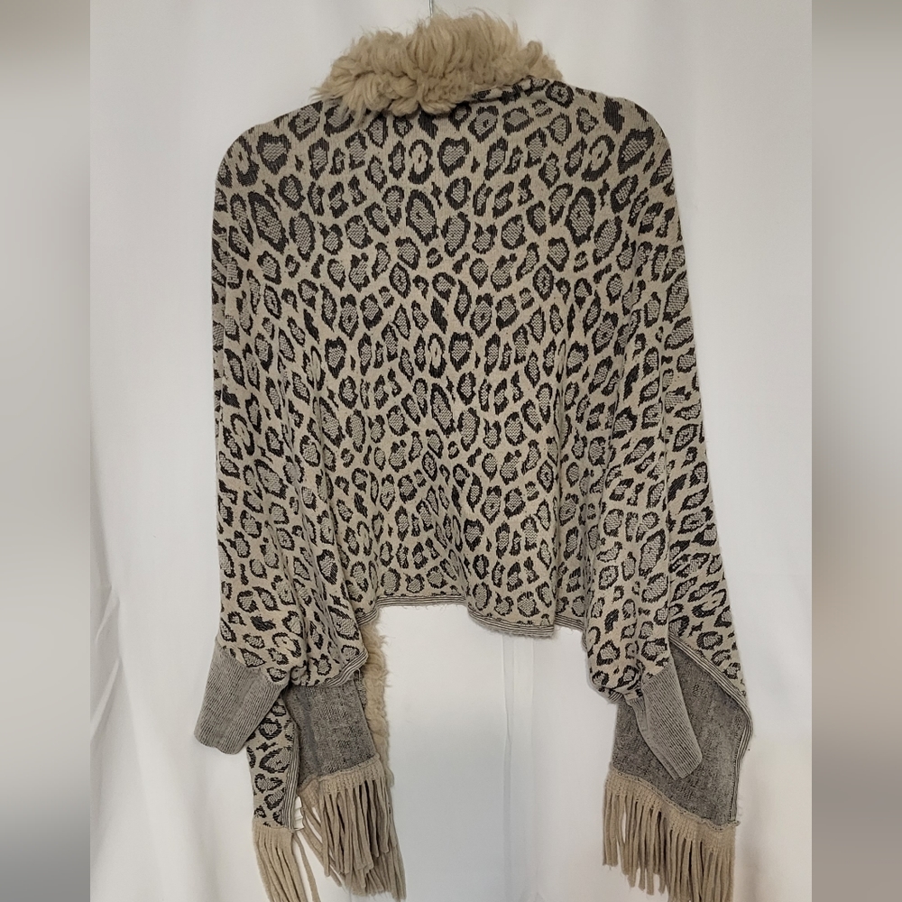 SHEIN Women's Leopard Print Fuzzy Batwing Sleeves Duster Cardigan Size Small π - Picture 9 of 10